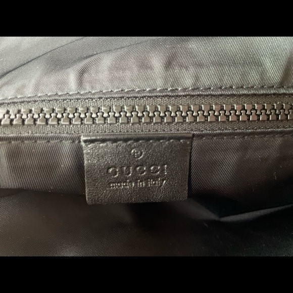 Gucci Original Cream Duffle Bag with Details in Black and Green - Picture 10 of 16